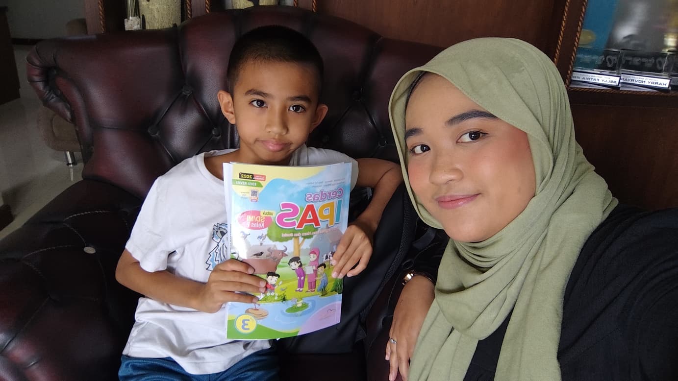 Kegiatan belajar Putri Rahayu