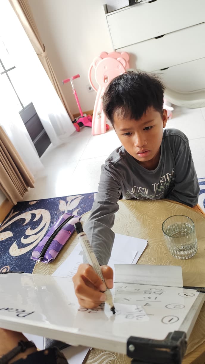 Kegiatan belajar Sara Azzahra