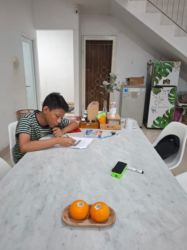 Kegiatan belajar Sara Azzahra